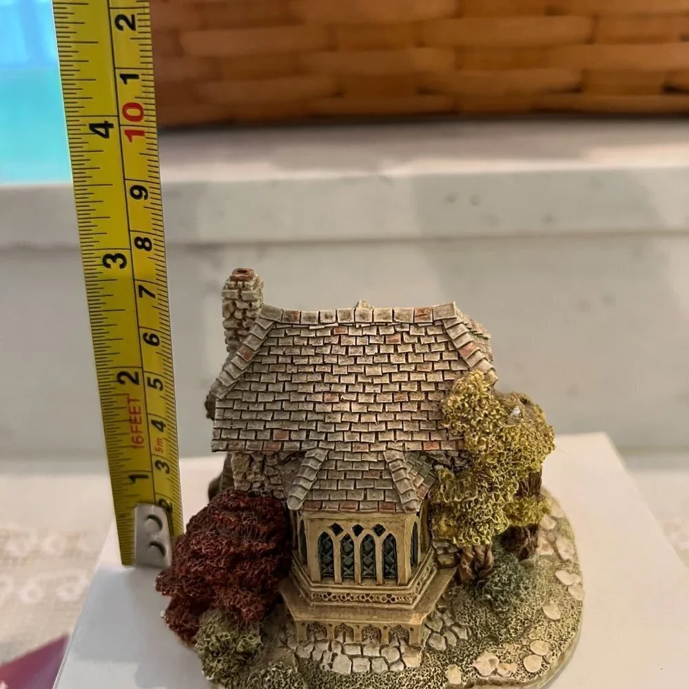Vintage Lilliput Lane The Briary with box and Deeds